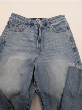 Hollister Faded Light Blue High-Rise Women's Jeans